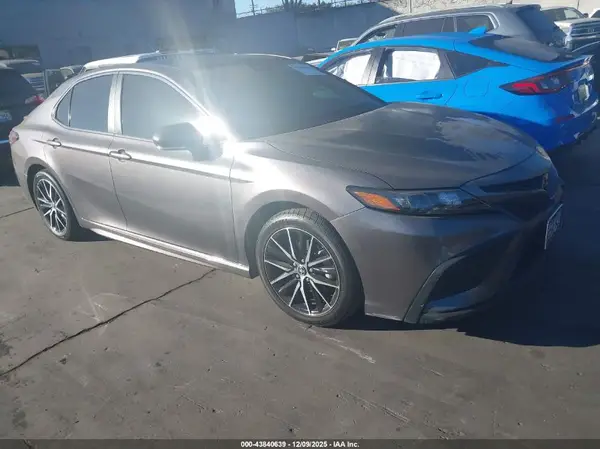 4T1G11AKXPU745967 2023 TOYOTA CAMRY - Image 1