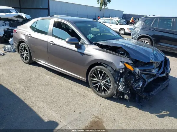4T1G11AKXPU784056 2023 TOYOTA CAMRY - Image 1