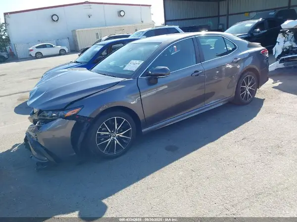 4T1G11AKXPU784056 2023 TOYOTA CAMRY - Image 2