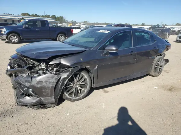 4T1G11AKXPU805763 2023 TOYOTA CAMRY - Image 1