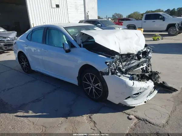 4T1G11AKXPU821705 2023 TOYOTA CAMRY - Image 1