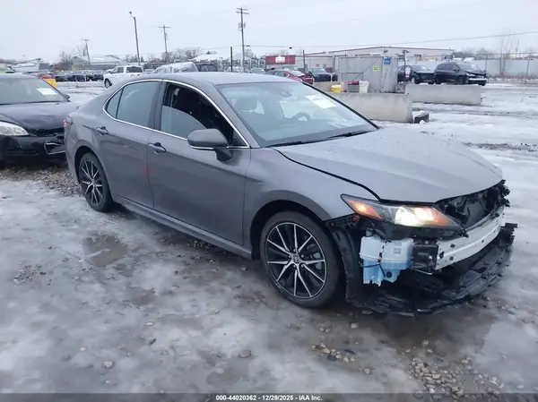 4T1G11AKXRU189453 2024 TOYOTA CAMRY - Image 1