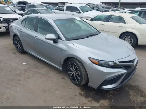 4T1G11AKXRU192305 2024 TOYOTA CAMRY - Image 1