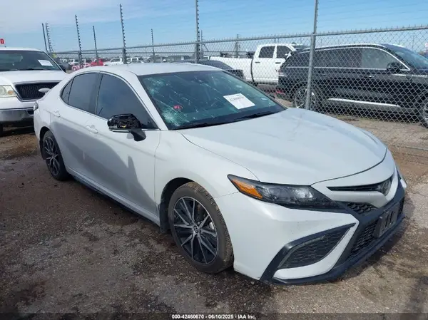 4T1G11AKXRU204775 2024 TOYOTA CAMRY - Image 1