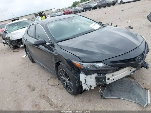 4T1G11AKXRU223200 2024 TOYOTA CAMRY - Image 1