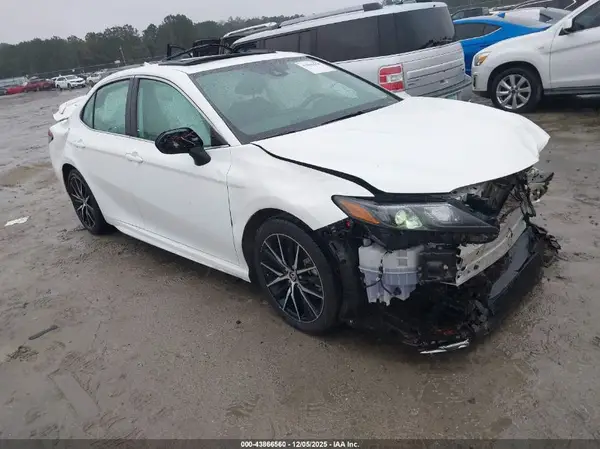 4T1G11AKXRU227294 2024 TOYOTA CAMRY - Image 1