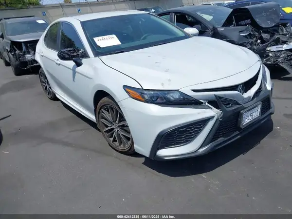 4T1G11AKXRU228221 2024 TOYOTA CAMRY - Image 1