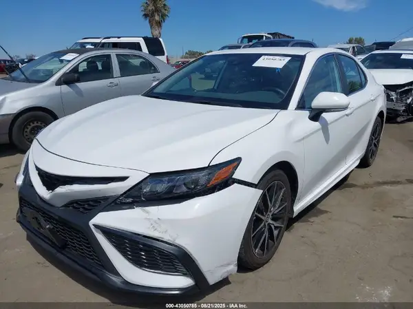 4T1G11AKXRU842153 2024 TOYOTA CAMRY - Image 2