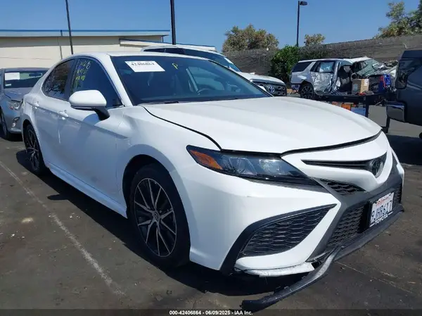 4T1G11AKXRU846090 2024 TOYOTA CAMRY - Image 1