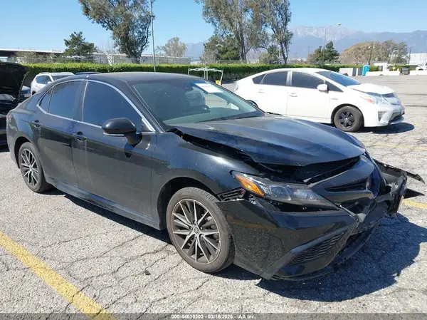 4T1G11AKXRU852651 2024 TOYOTA CAMRY - Image 1