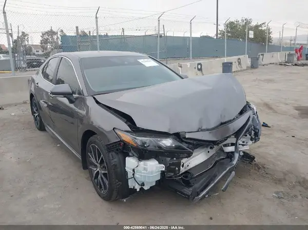 4T1G11AKXRU854271 2024 TOYOTA CAMRY - Image 1