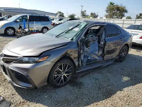 4T1G11AKXRU856490 2024 TOYOTA CAMRY - Image 1