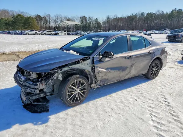 4T1G11AKXRU860829 2024 TOYOTA CAMRY - Image 1