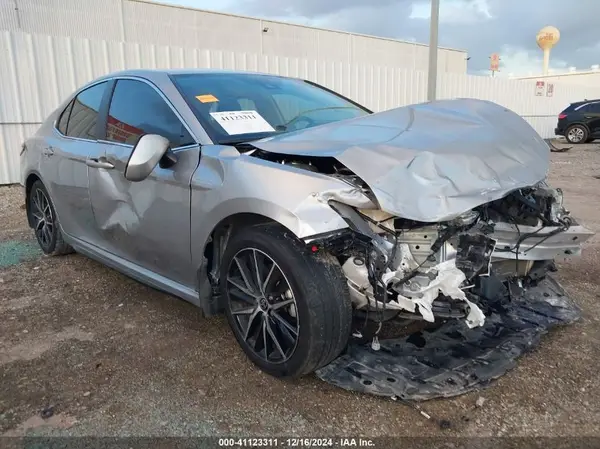 4T1G11AKXRU881938 2024 TOYOTA CAMRY - Image 1