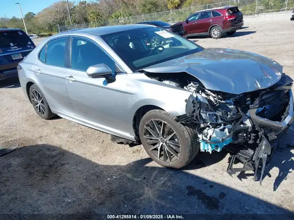 4T1G11AKXRU898917 2024 TOYOTA CAMRY - Image 1