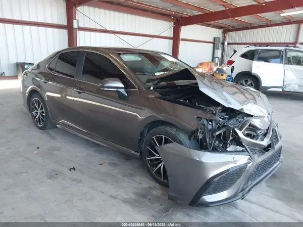 4T1G11AKXRU899503 2024 TOYOTA CAMRY - Image 1