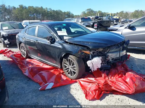 4T1G11AKXRU902223 2024 TOYOTA CAMRY - Image 1