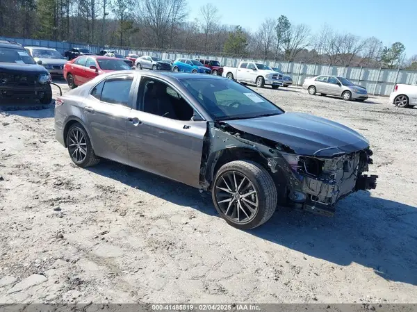 4T1G11AKXRU915876 2024 TOYOTA CAMRY - Image 1