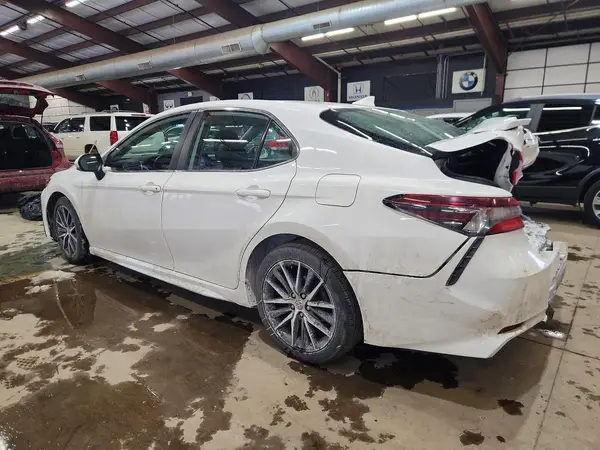 4T1G11BK0MU033543 2021 TOYOTA CAMRY - Image 2