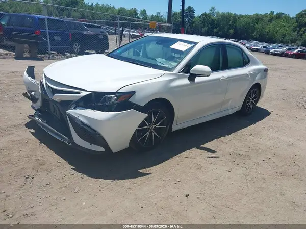 4T1G11BK0MU036586 2021 TOYOTA CAMRY - Image 2