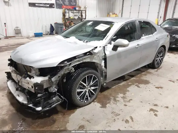 4T1G11BK0NU059545 2022 TOYOTA CAMRY - Image 2