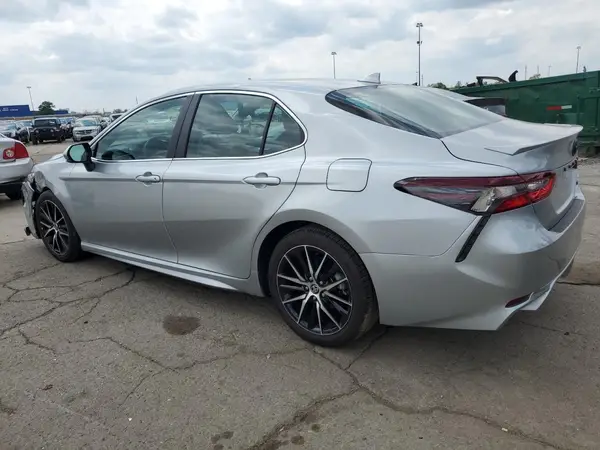 4T1G11BK0NU064423 2022 TOYOTA CAMRY - Image 2