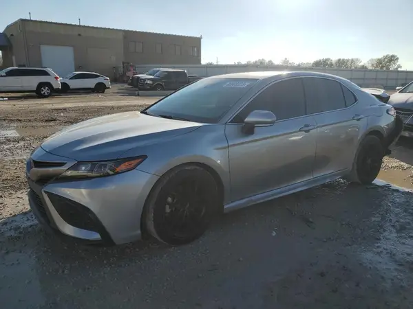 4T1G11BK0NU069444 2022 TOYOTA CAMRY - Image 1