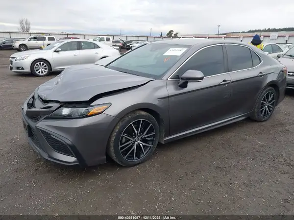 4T1G11BK0NU071811 2022 TOYOTA CAMRY - Image 2