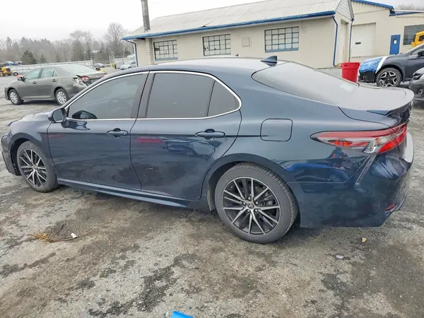 4T1G11BK1MU030957 2021 TOYOTA CAMRY - Image 2