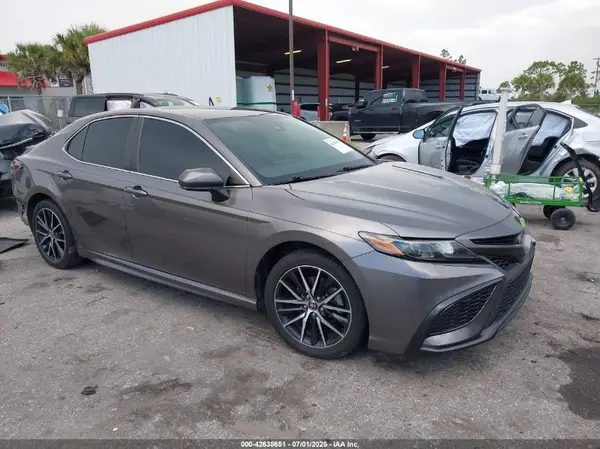 4T1G11BK1MU034295 2021 TOYOTA CAMRY - Image 1