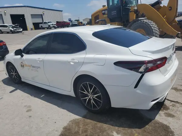 4T1G11BK1MU036466 2021 TOYOTA CAMRY - Image 2