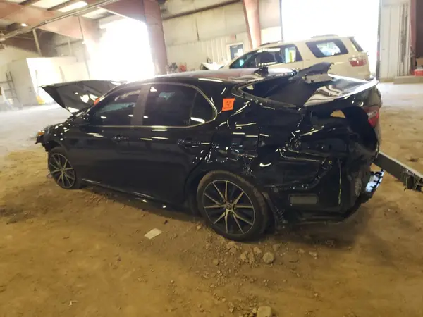 4T1G11BK1MU040548 2021 TOYOTA CAMRY - Image 2
