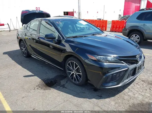 4T1G11BK1NU050000 2022 TOYOTA CAMRY - Image 1