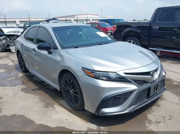 4T1G11BK1NU050708 2022 TOYOTA CAMRY - Image 1