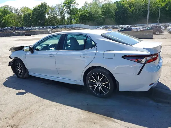 4T1G11BK1NU051177 2022 TOYOTA CAMRY - Image 2