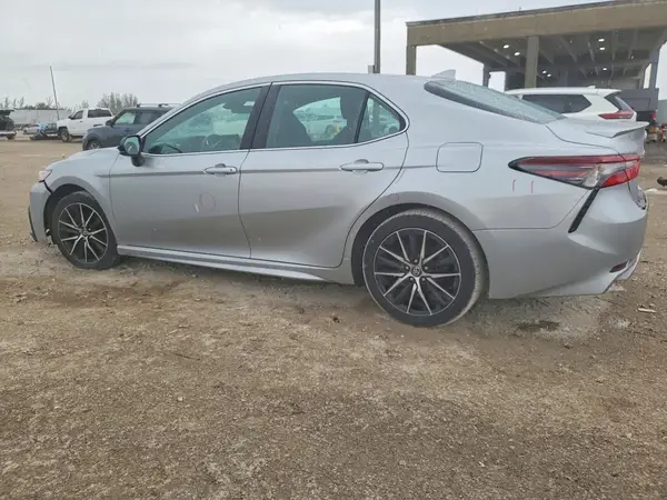 4T1G11BK1NU051406 2022 TOYOTA CAMRY - Image 2