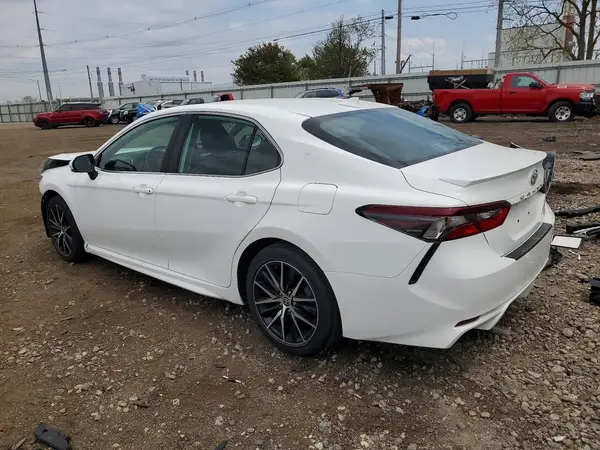 4T1G11BK1NU053558 2022 TOYOTA CAMRY - Image 2