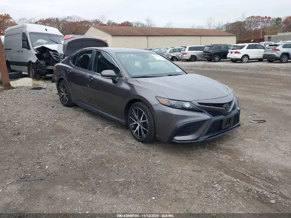 4T1G11BK1NU057450 2022 TOYOTA CAMRY - Image 1
