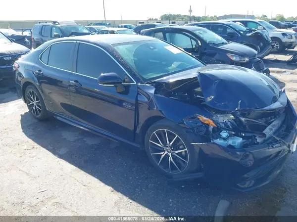 4T1G11BK1NU062065 2022 TOYOTA CAMRY - Image 1