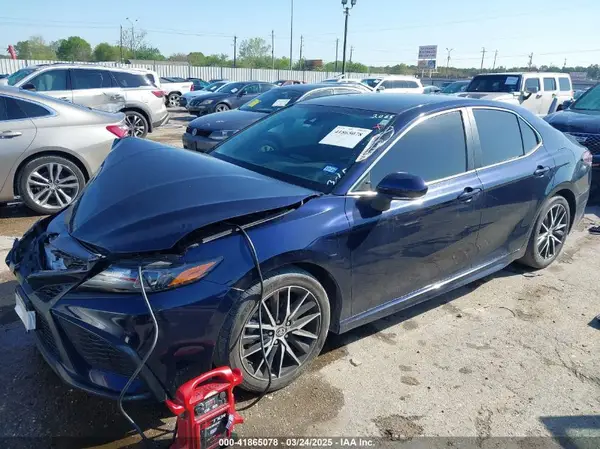 4T1G11BK1NU062065 2022 TOYOTA CAMRY - Image 2