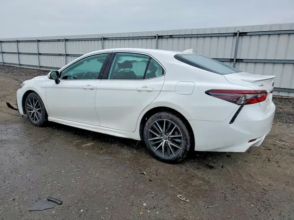 4T1G11BK1NU062244 2022 TOYOTA CAMRY - Image 2