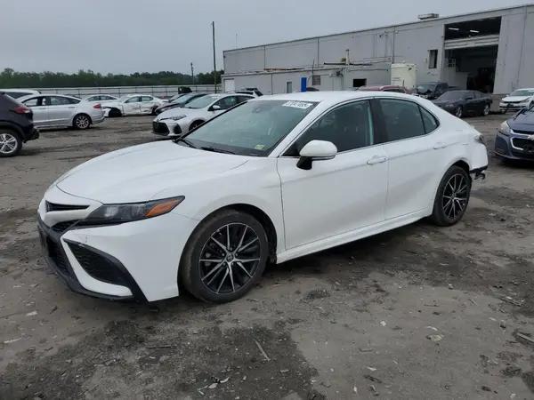 4T1G11BK1NU065855 2022 TOYOTA CAMRY - Image 1