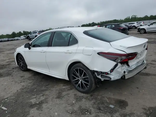 4T1G11BK1NU065855 2022 TOYOTA CAMRY - Image 2