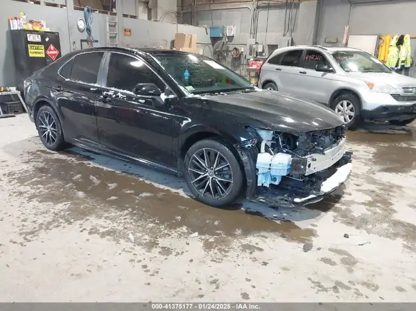 4T1G11BK1NU069517 2022 TOYOTA CAMRY - Image 1