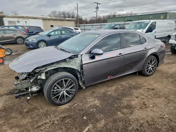 4T1G11BK1NU070246 2022 TOYOTA CAMRY - Image 1