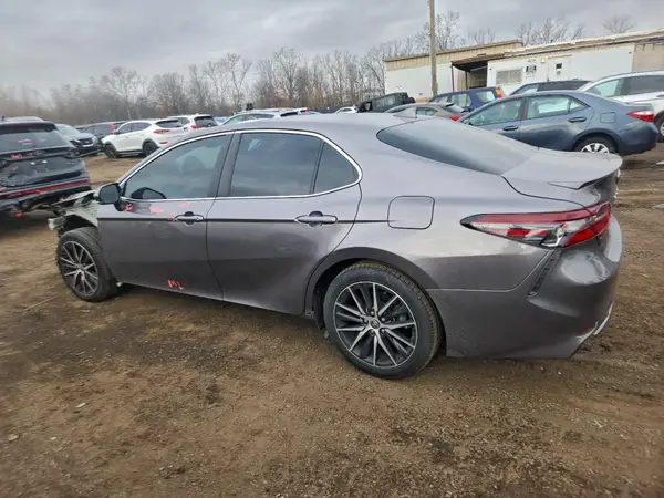 4T1G11BK1NU070246 2022 TOYOTA CAMRY - Image 2