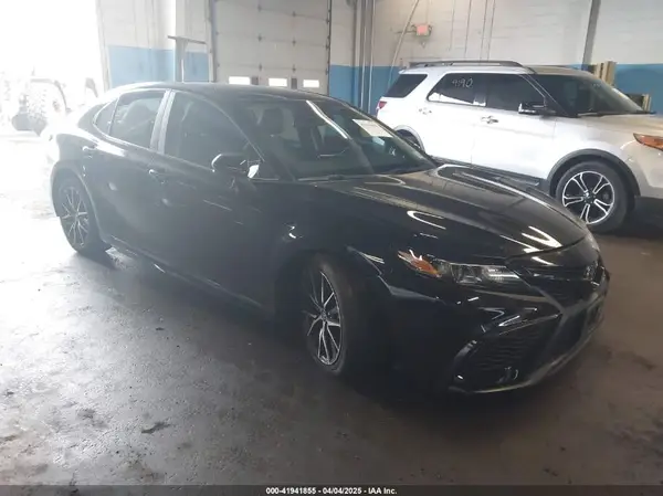4T1G11BK2MU026125 2021 TOYOTA CAMRY - Image 1