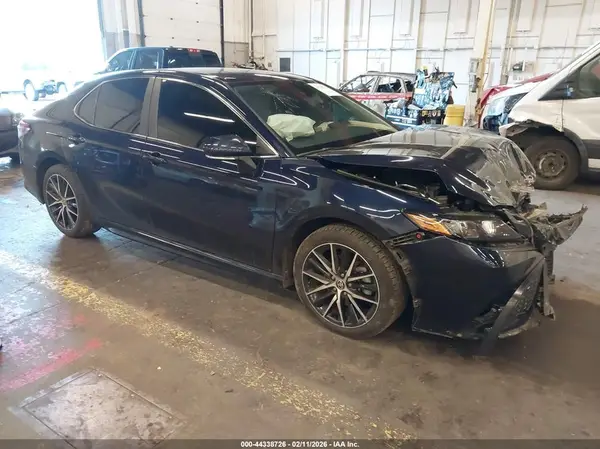 4T1G11BK2MU027470 2021 TOYOTA CAMRY - Image 1