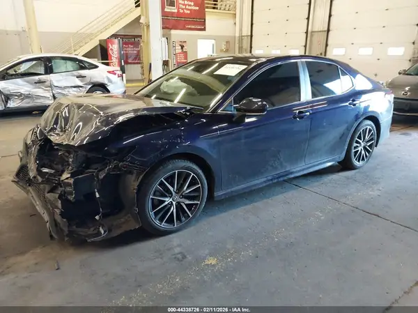 4T1G11BK2MU027470 2021 TOYOTA CAMRY - Image 2