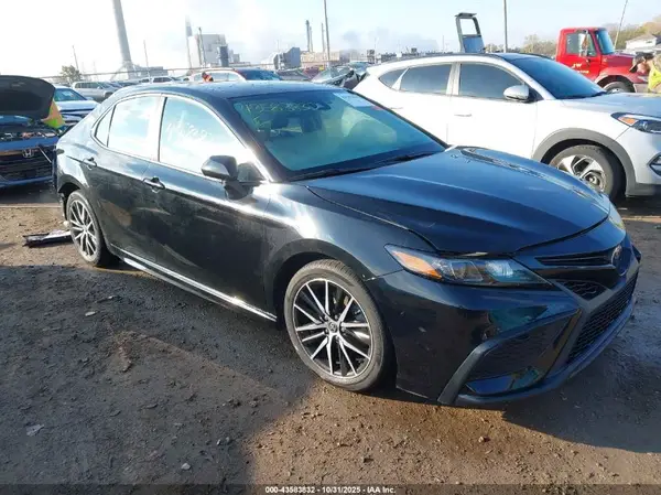 4T1G11BK2MU037626 2021 TOYOTA CAMRY - Image 1